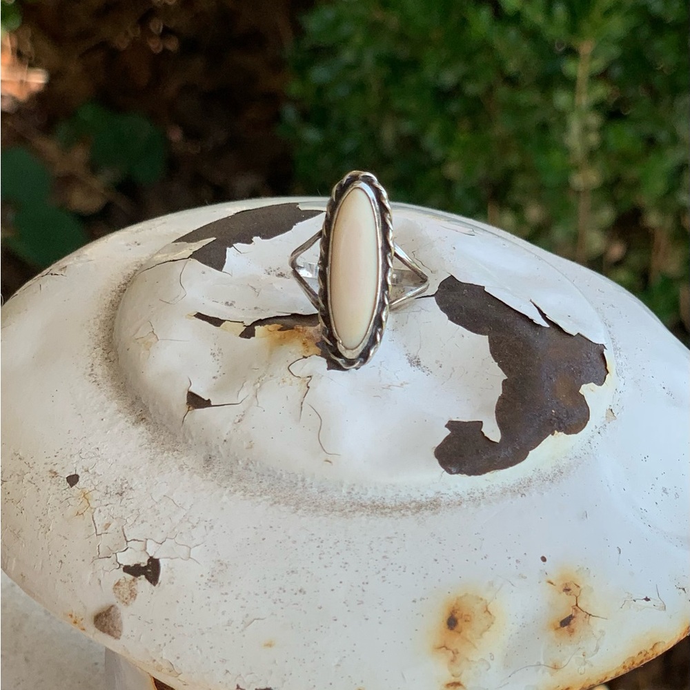 Vintage Native American Sterling Silver and White Stone Ring